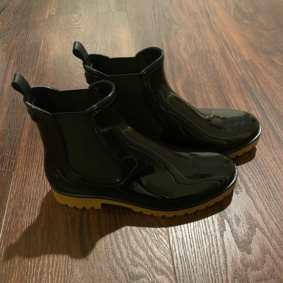 NWT Vince Risa Black Gum Chelsea Boots - Picture 5 of 10